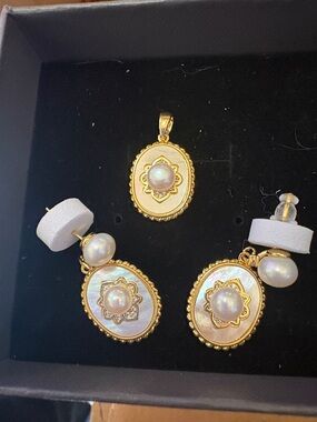 Gold Pearl and Mother of Pearl Oval Pendant and Drop Earrings Set